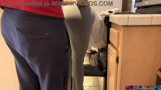 Silly stepmom gets stuck in the oven and wants to get fucked
