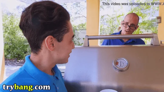 Trybang com   this husband is so dumb  he doesn t notice his wife and getting fucked behind him 