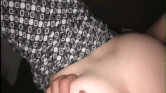 Une mamie bien vicieuse baise e  doigte e et encule e par des petits jeunes