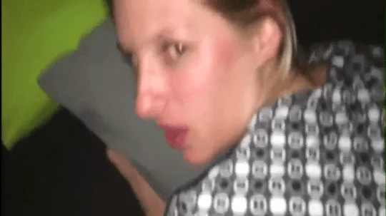 Une mamie bien vicieuse baise e  doigte e et encule e par des petits jeunes